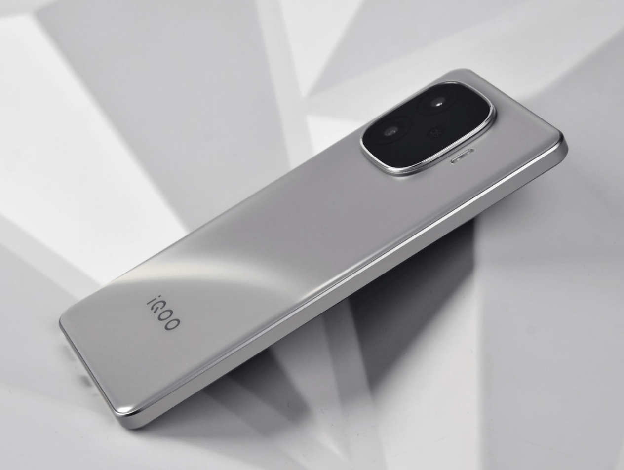 400mAh+15k屏vivo高配手机即将清仓ag九游会登录仅1999元的天玑9300手机6(图3)